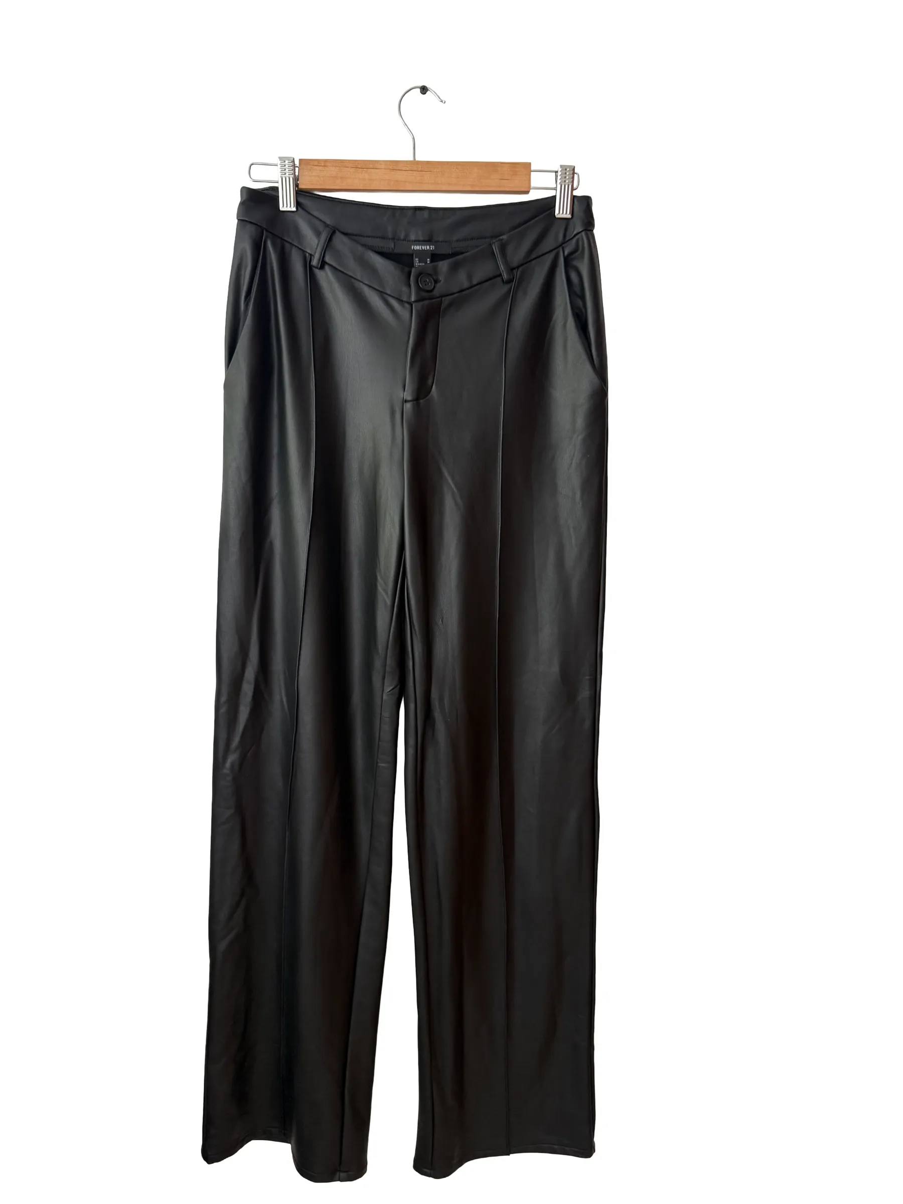Pantalon en Cuerina Forever 21 talla 8-10, estado 9/10